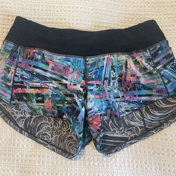 lululemon special edition Seawheeze 2018 Speed Up Shorts Sz 4 in EBRW/BLK EUC - Picture 2 of 4